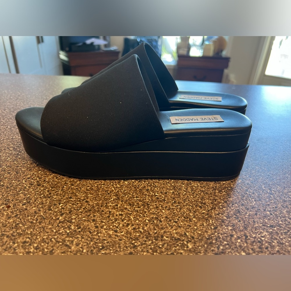 Steve MADDEN slinky Black wedge slides size 9